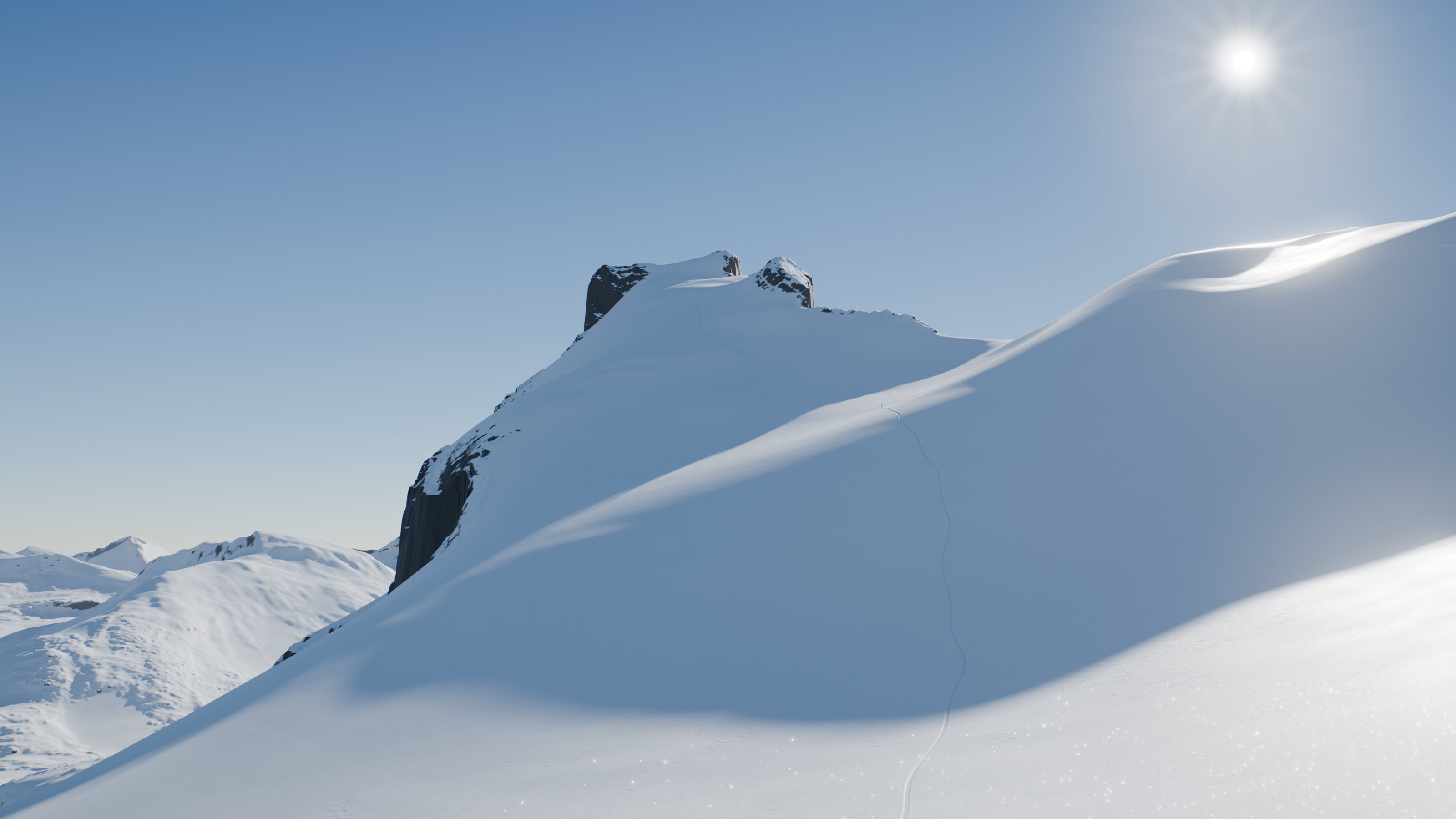 Solskinn over Storebjørn i Jotunheimen, med et skispor som går opp mot toppen